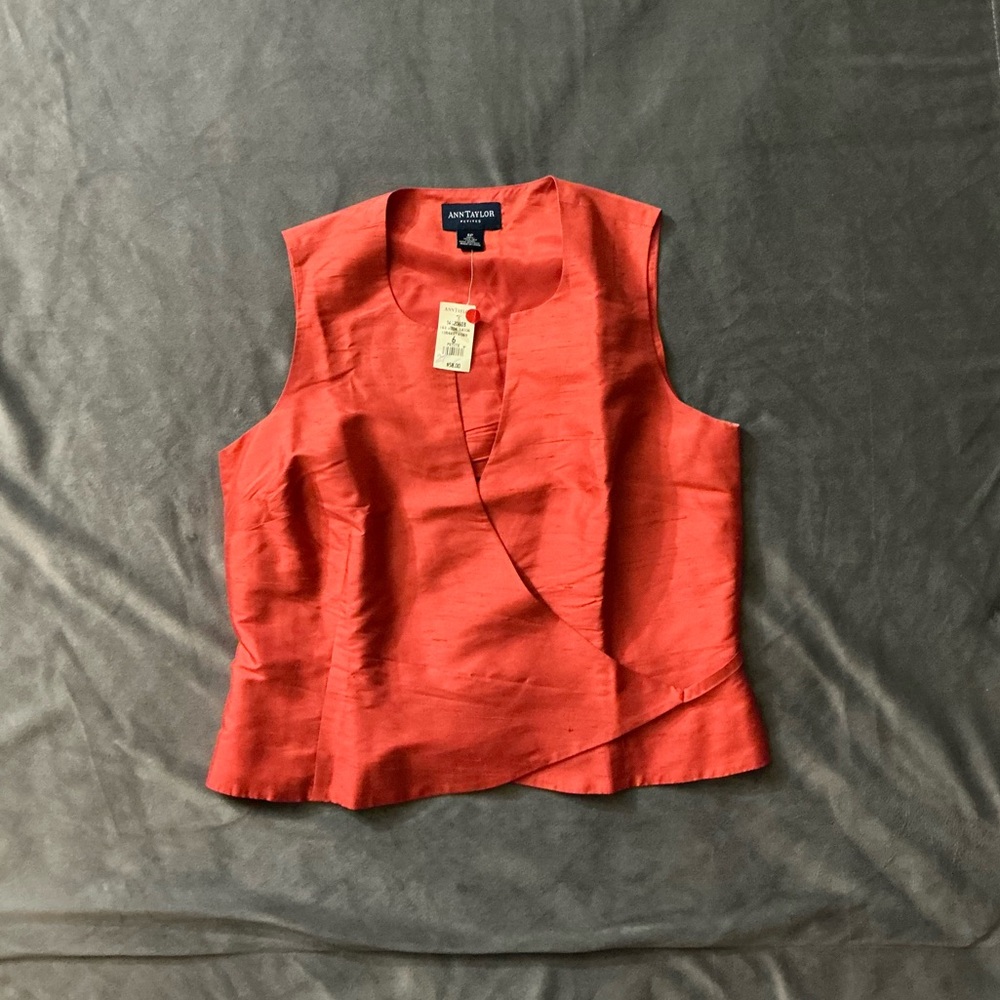 Jones New York - Coral Red Sleeveless V-neck Wrap Cropped Blouse with Tie Back